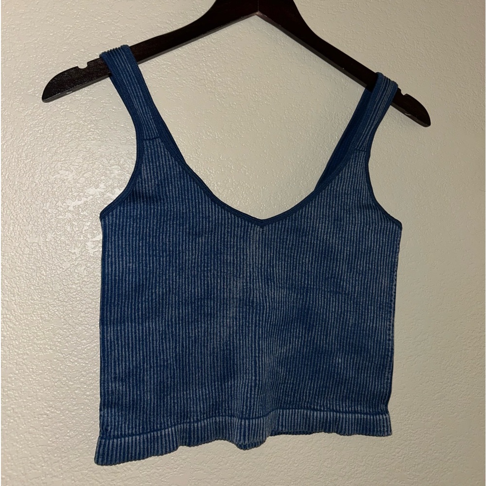 Blue ribbed cropped tank top